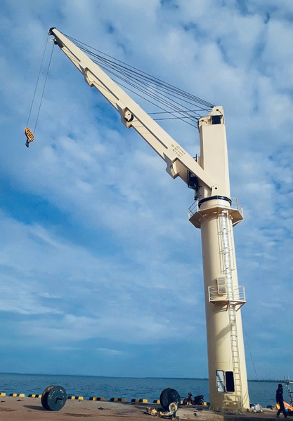 Cẩu Cột Cố Định 45 tấn 