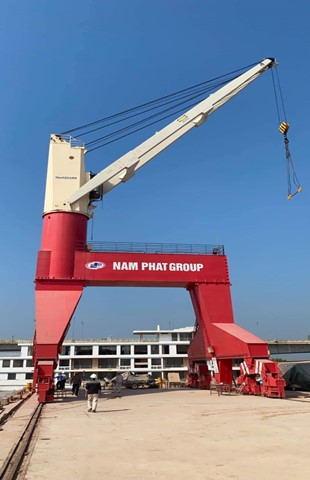 Cẩu chân đế di động 30 tấn 