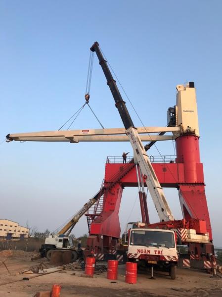 Cẩu chân đế di động 30 tấn  2