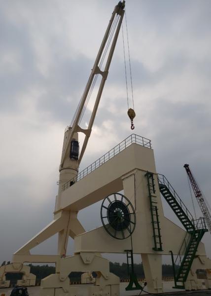 Cẩu Chân Đế Di Động 30 tấn tại Long An 